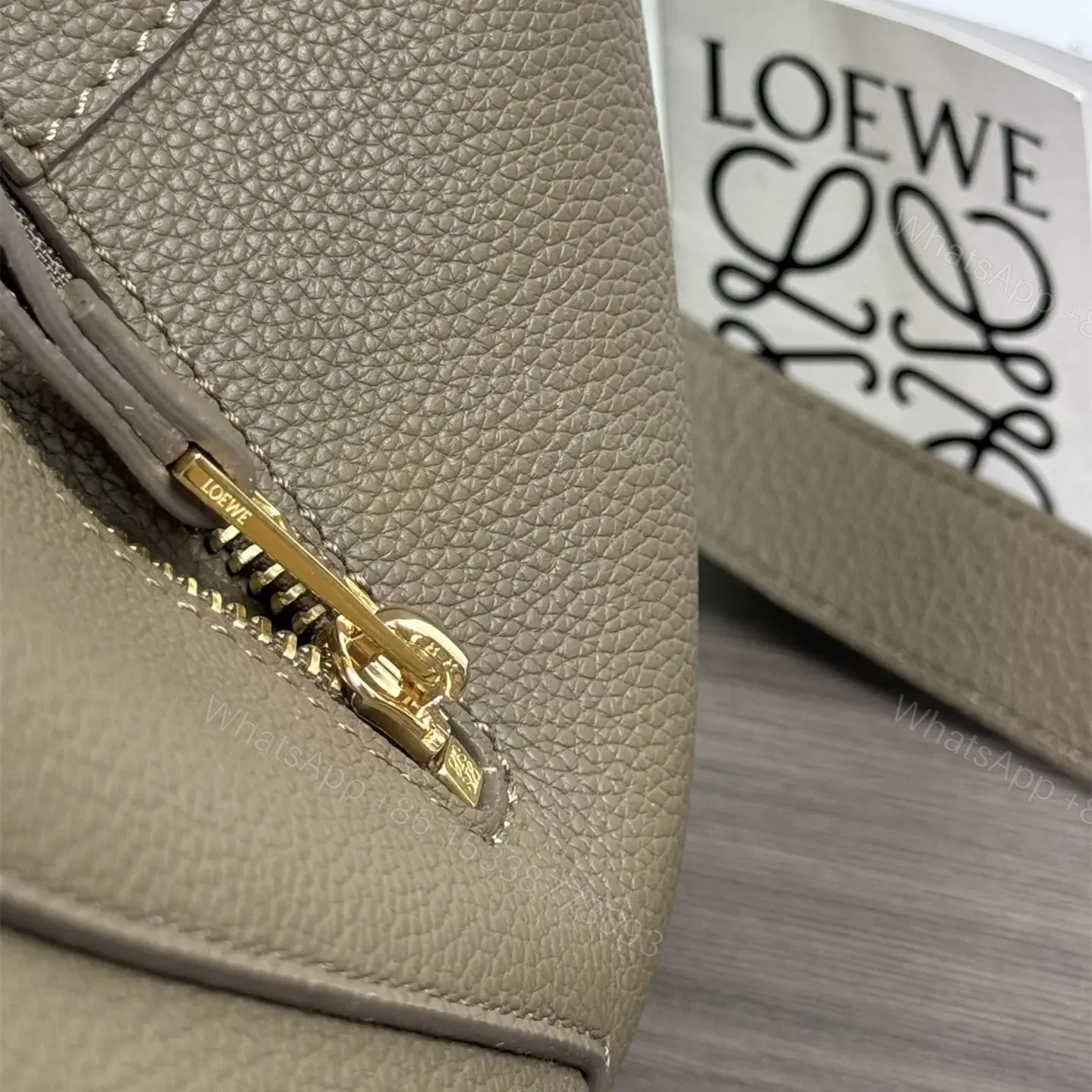 View 11 of 高仿Loewe*Hammock系列3170粒面小牛皮吊床手袋灰褐色小號免檢版