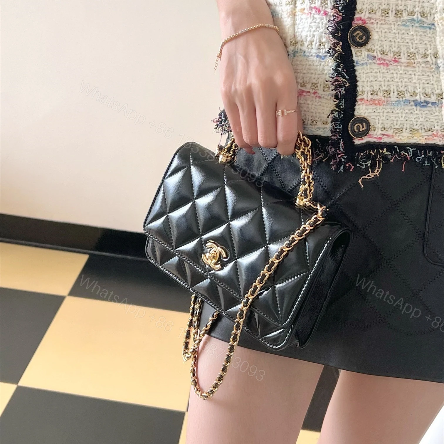 View 20 of 高仿Chanel*24B系列AS4166小羊皮郵差包黑色免檢版