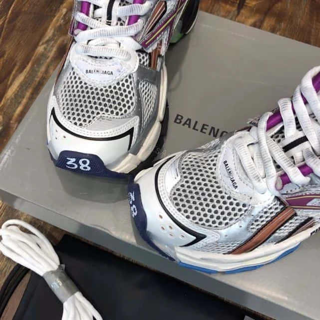 View 4 of BALENCIAGA MEN’S RUNNER TRAINERS IN GREY – BB207