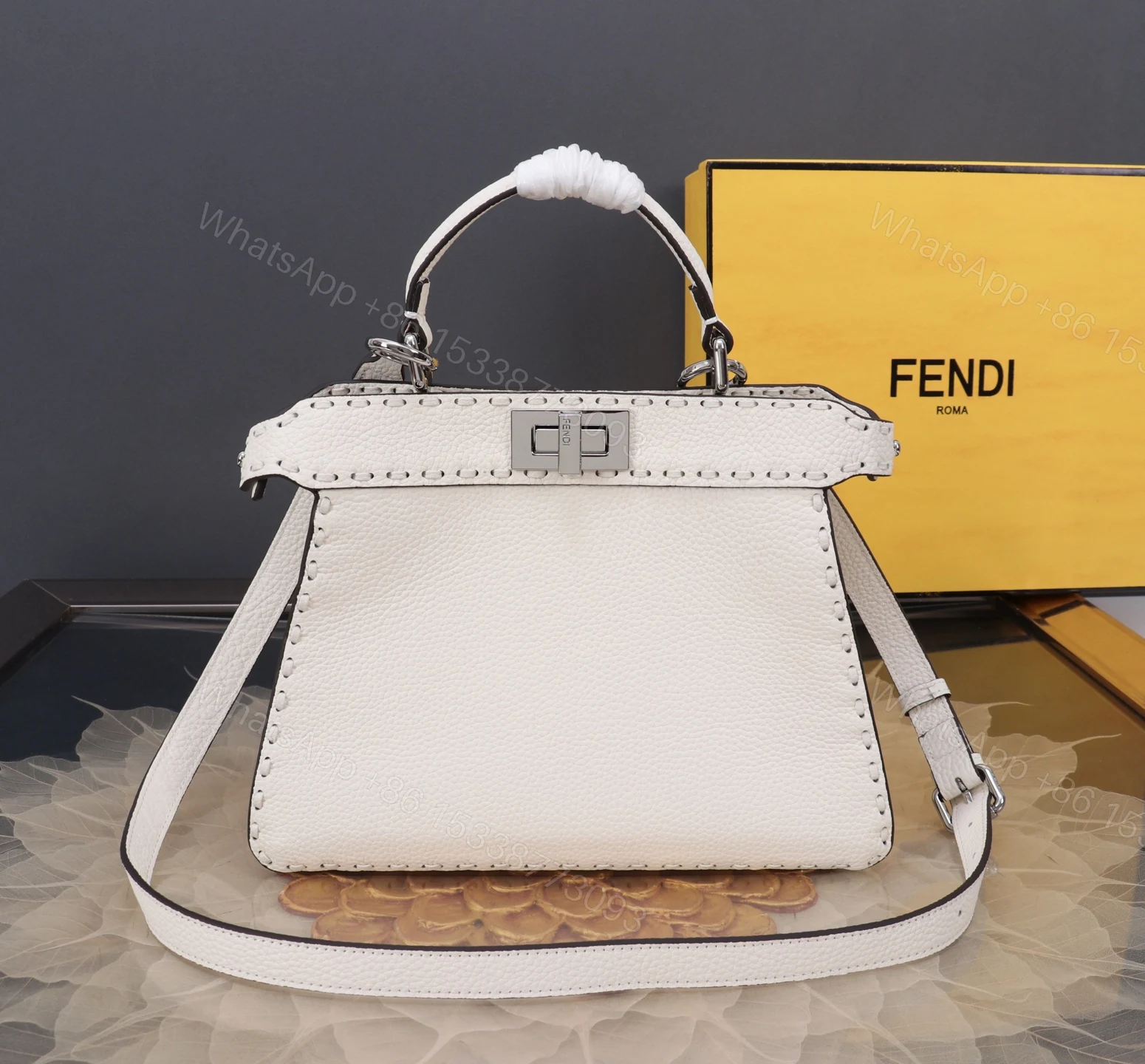 Fendi 復刻 Peekaboo 中號手提包 奶油白附內袋 — view 1