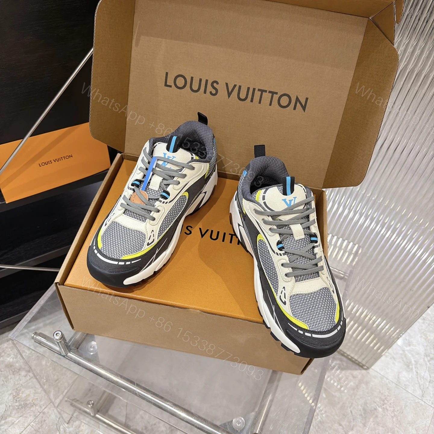 LV 原單 Run Away 灰黑螢光點綴老爹鞋 — view 1