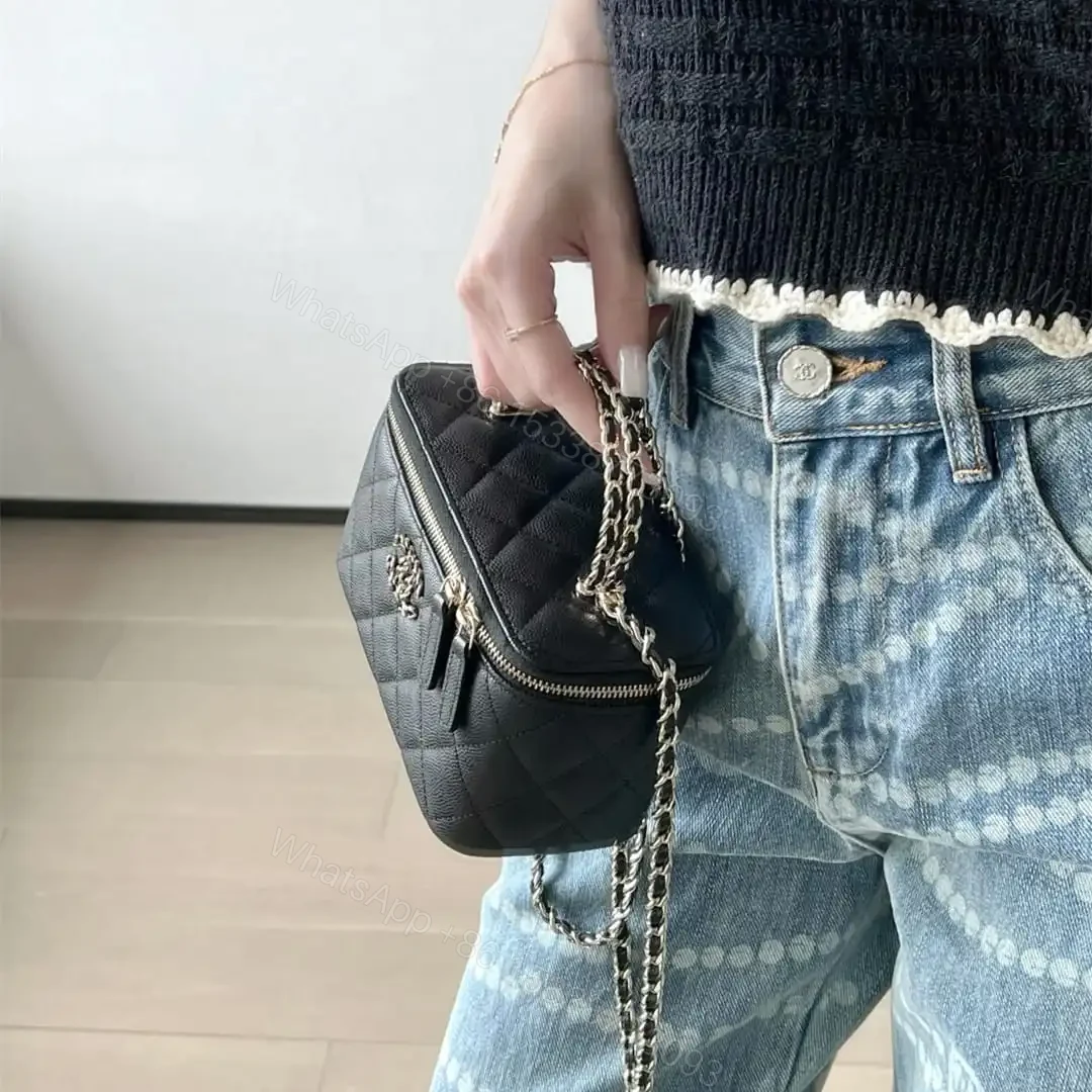 View 20 of 高仿Chanel*26S系列AP5182小球紋牛皮盒子包黑色免檢版