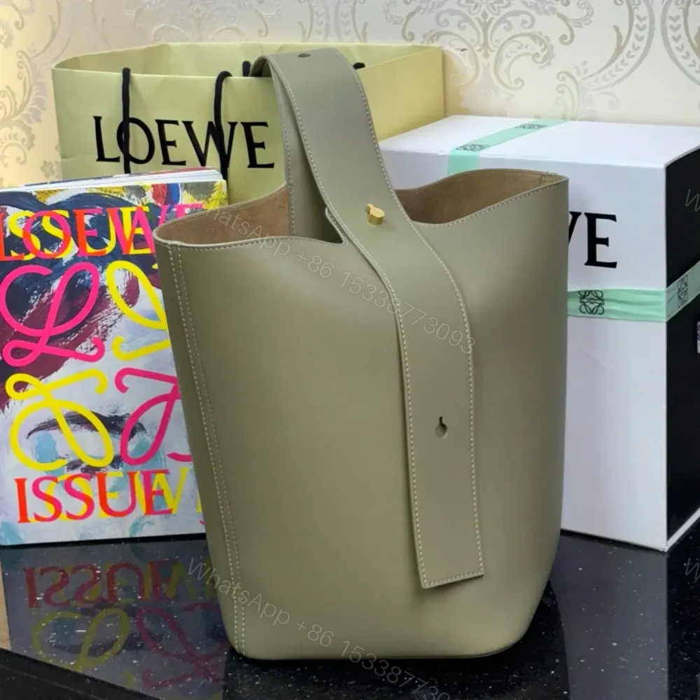 View 4 of 高仿Loewe*Bucket系列4787水桶包桉樹綠色中號免檢版