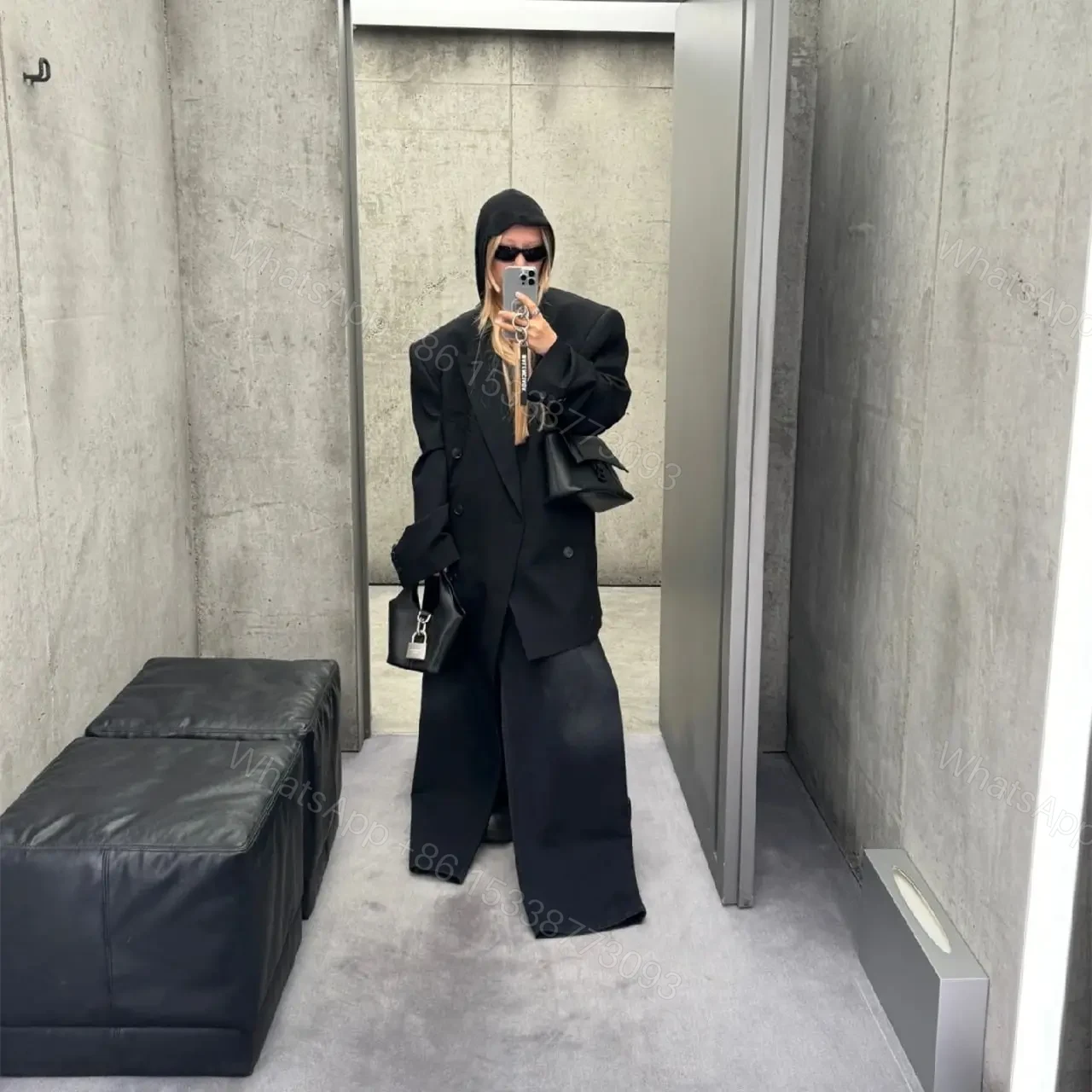 View 18 of 高仿Balenciaga*Locker水桶包2024早春S