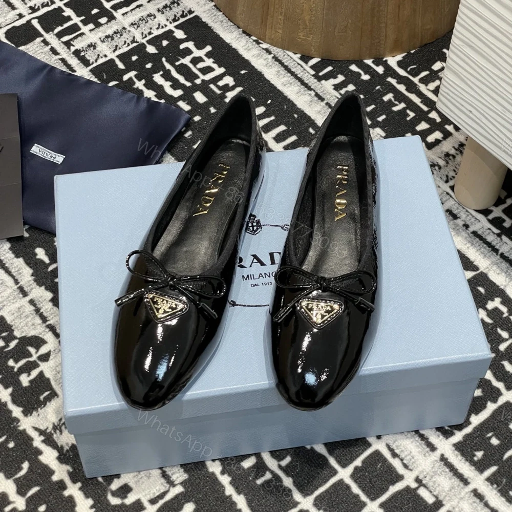 高仿Prada*Patent系列1F798M蝴蝶結圓頭單鞋漆皮黑色免檢版 — view 1