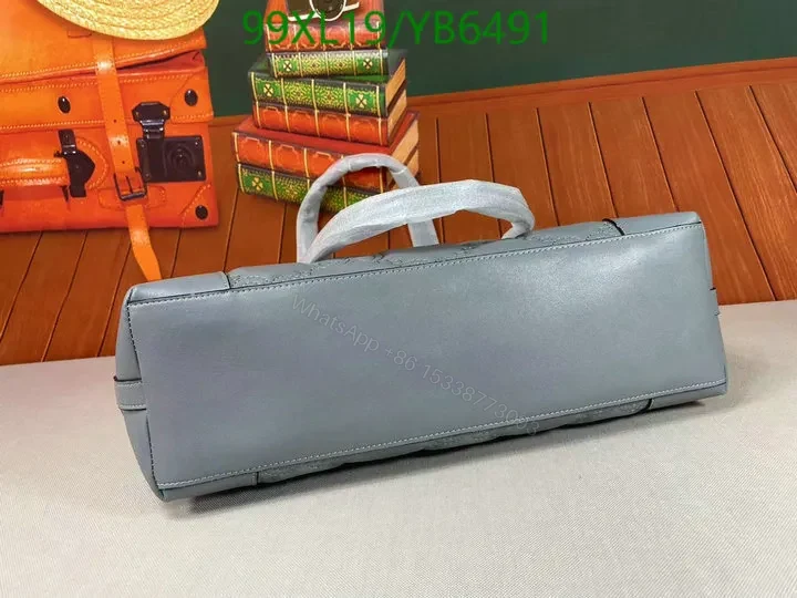 View 10 of Elegant Gucci GG Quilted Grey Matelassé Small Tote YP35VX