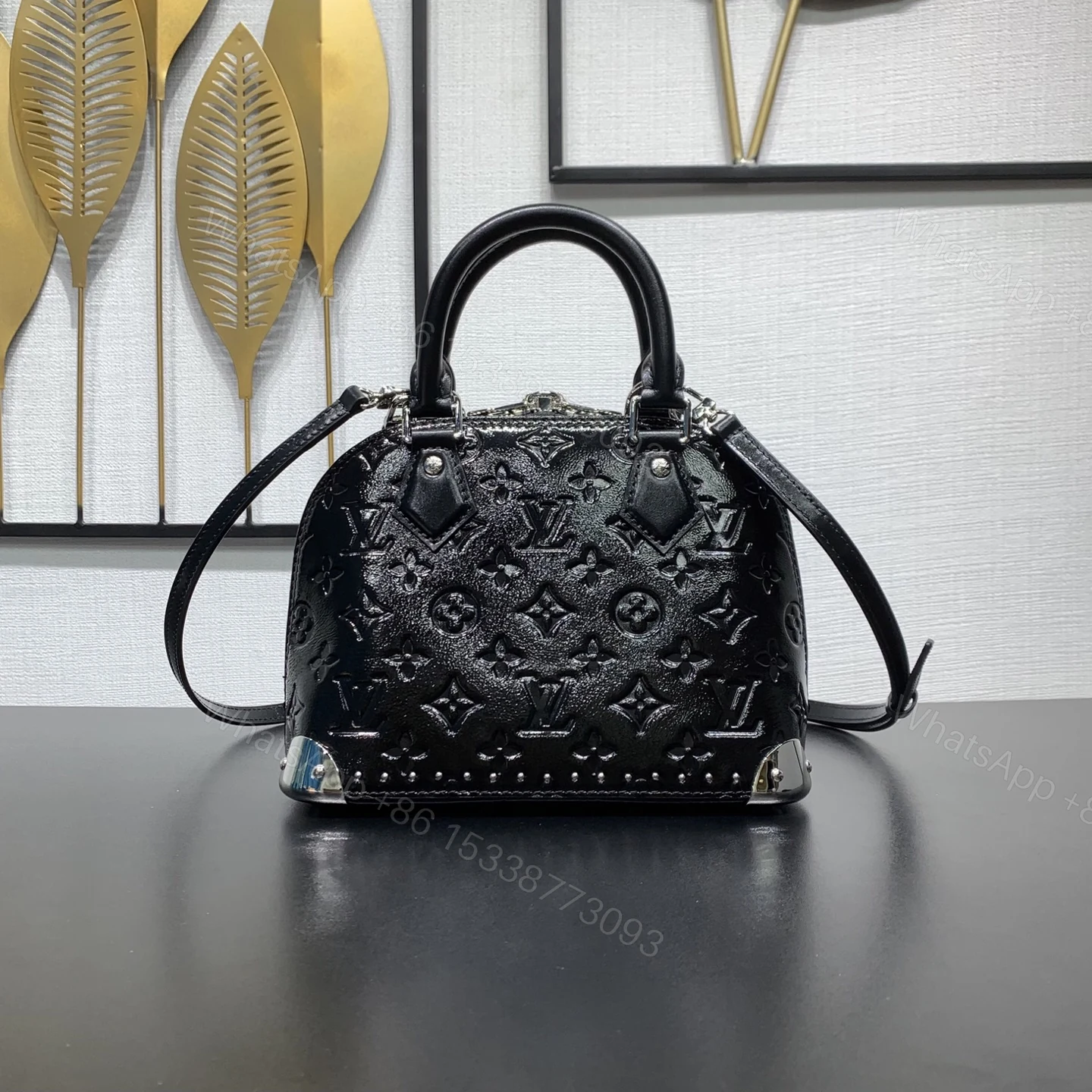 LV 黑色壓紋鏈條包 高仿 迷你手提斜背款 — view 1