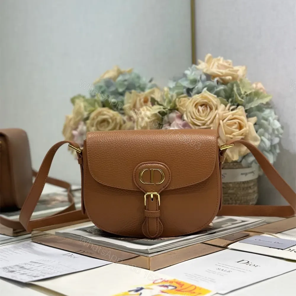 高仿Dior*Bobby系列M931M44M牛皮斜挎包棕色中號免檢版 — view 1