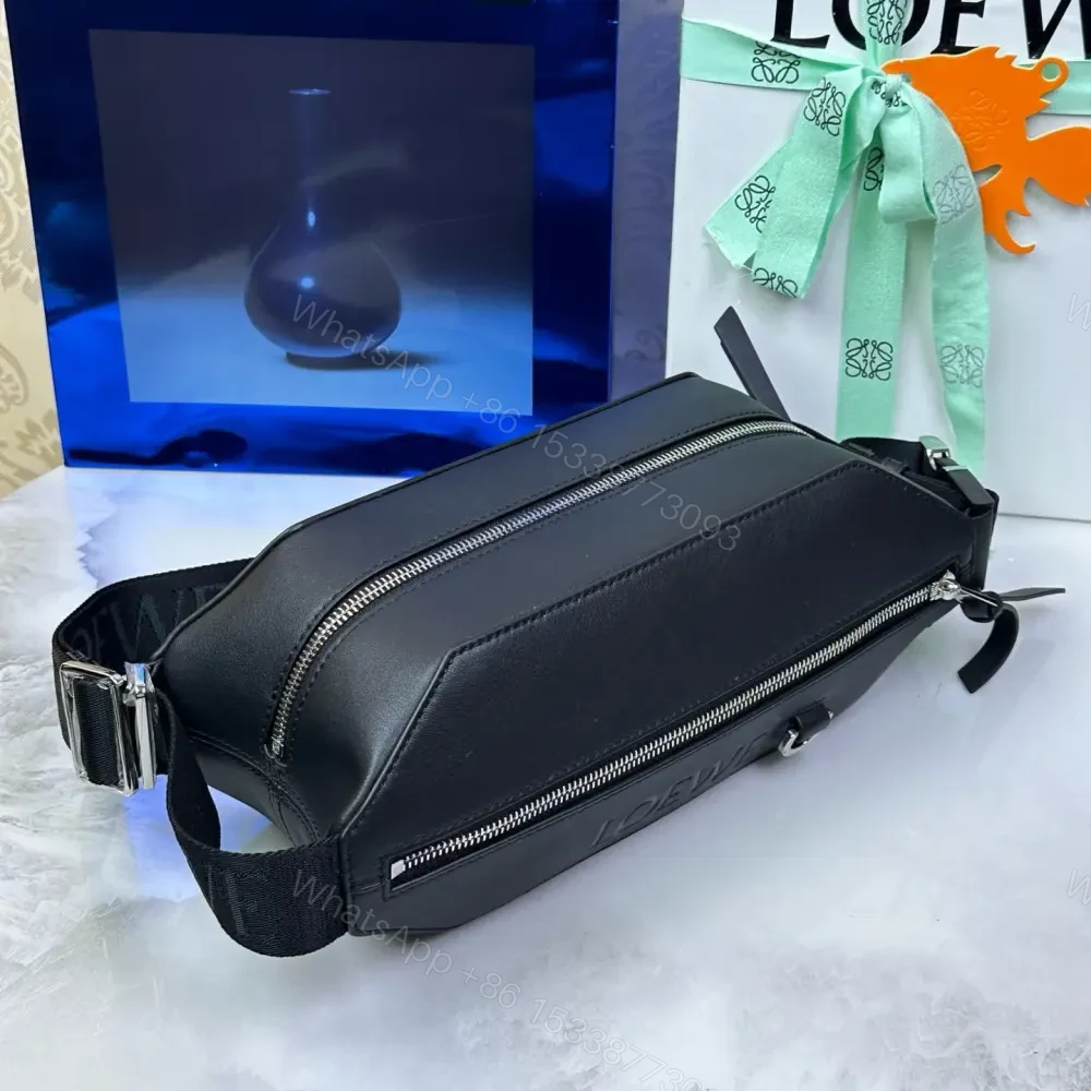 View 2 of 高仿Loewe*Sling系列1100牛皮男士腰包黑色免檢版