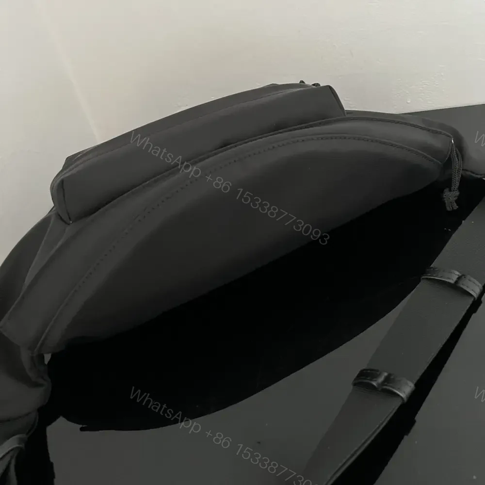 View 2 of 高仿BalenciagaWheelBeltpack系列尼龍胸包黑色