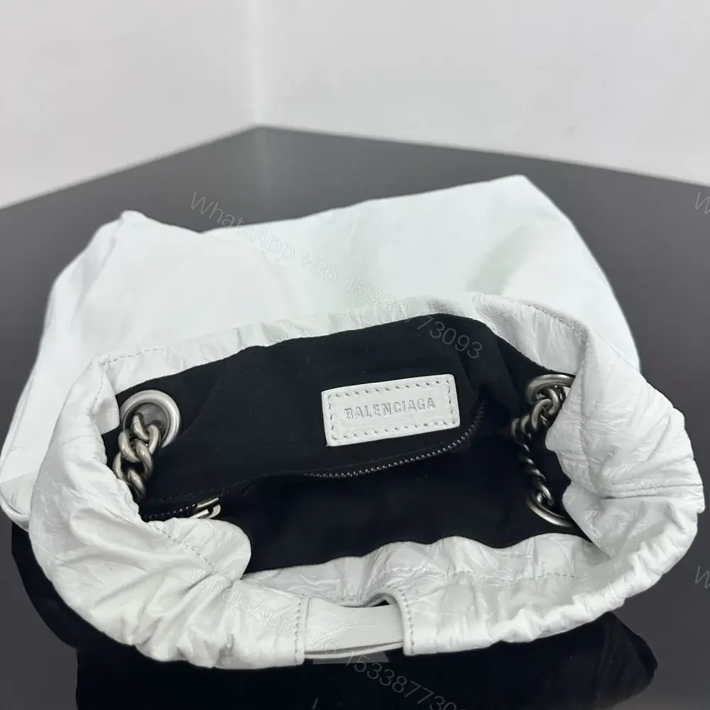View 9 of 高仿Balenciaga2023Crushtote褶皺牛皮手拎袋小號