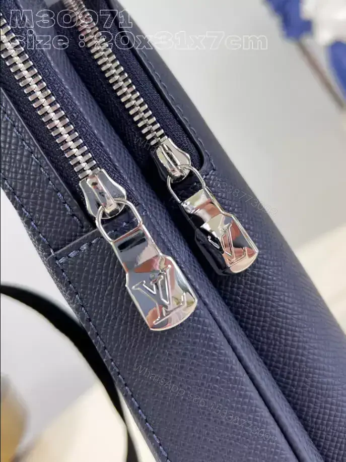 View 10 of LOUIS VUITTON AVENUE SLINGBAG NM – LBV416