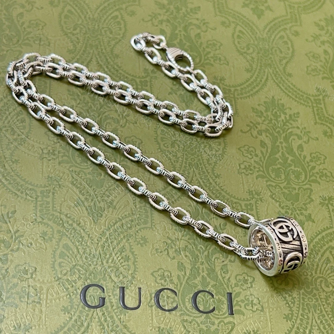 Gucci高仿圓柱吊飾銀鍊項鍊 復古雕刻細節設計 精品風格飾品 — view 1