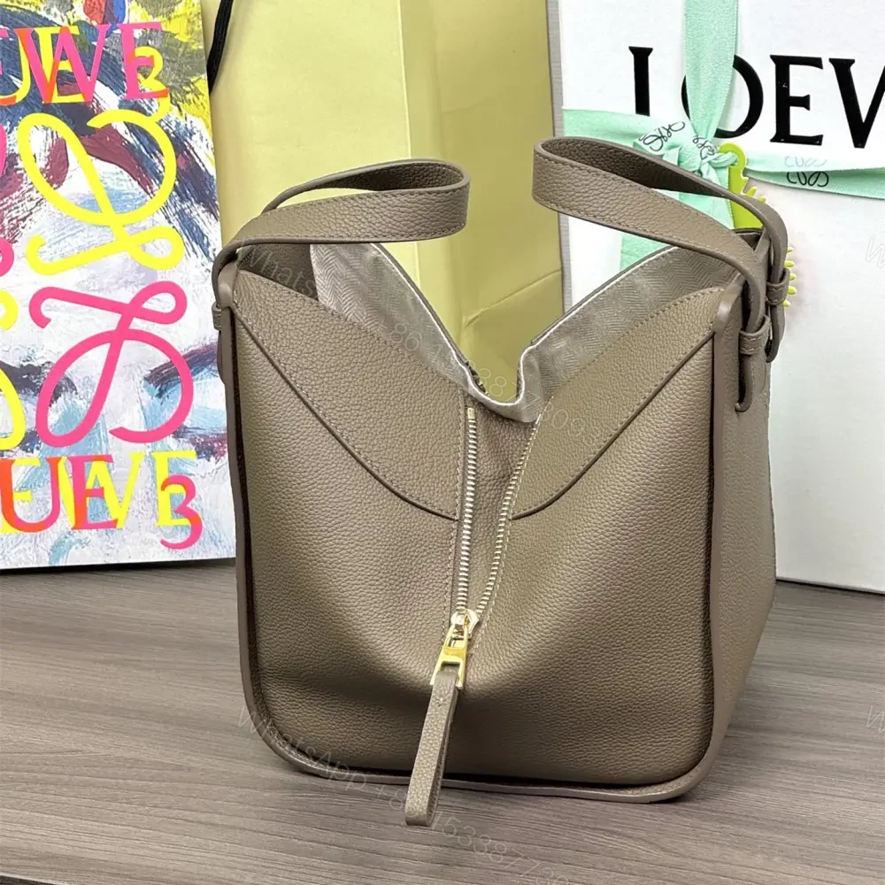 View 8 of 高仿Loewe*Hammock系列3170粒面小牛皮吊床手袋灰褐色小號免檢版