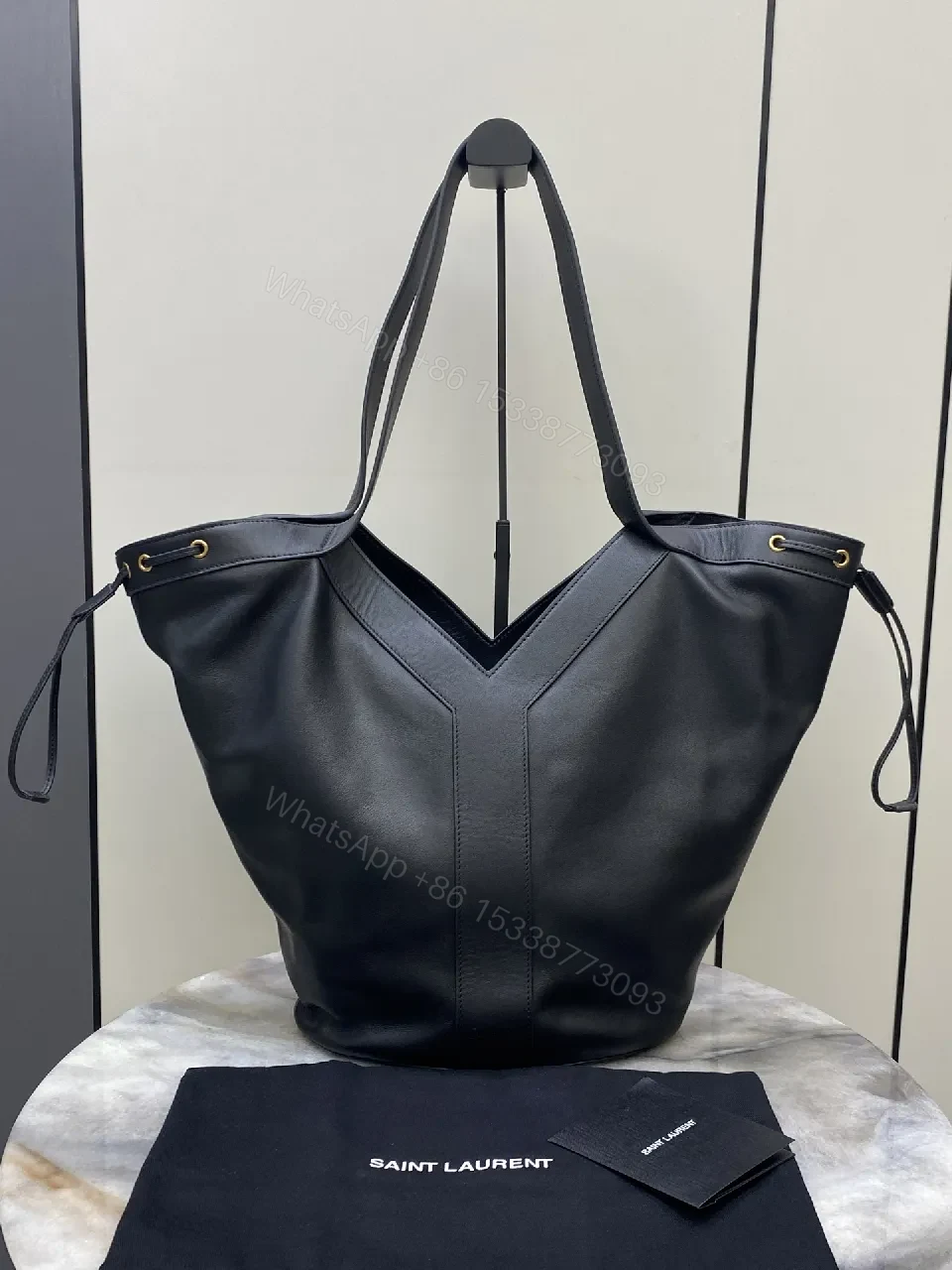V-Neck Bold Tote: Sculpted Leather, Everyday Luxury — view 1