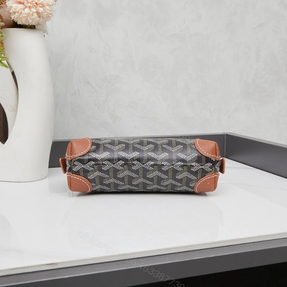 View 5 of GOYARD VENDÔME COSMETIC POUCH BLACK AND TAN 18CM VENDOTPMLTY01CL03P