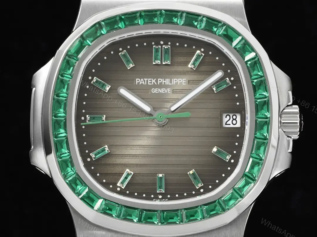 Patek Philippe Nautilus 5711 Platinum – Emerald Grey Dial 5711/113P-001 — view 1