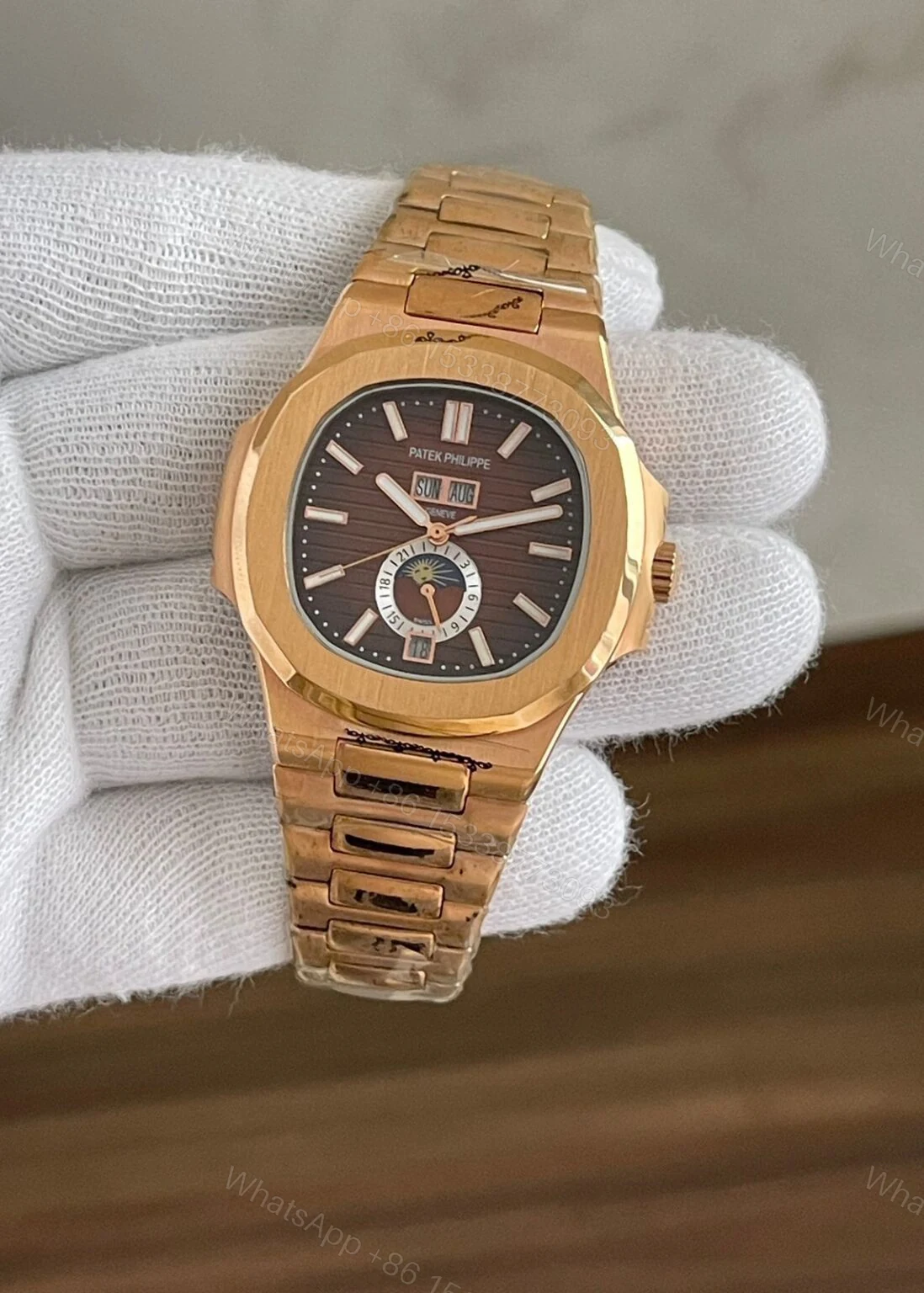 Patek Philippe Nautilus Moonphase White Dial Automatic 40mm — view 1
