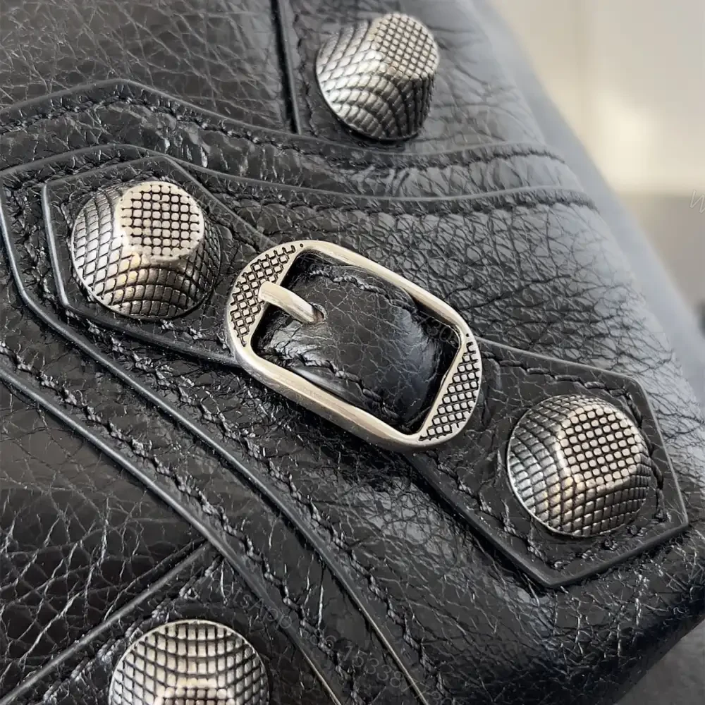 View 8 of 高仿BalenciagaLeCagole系列鉚釘雙肩包