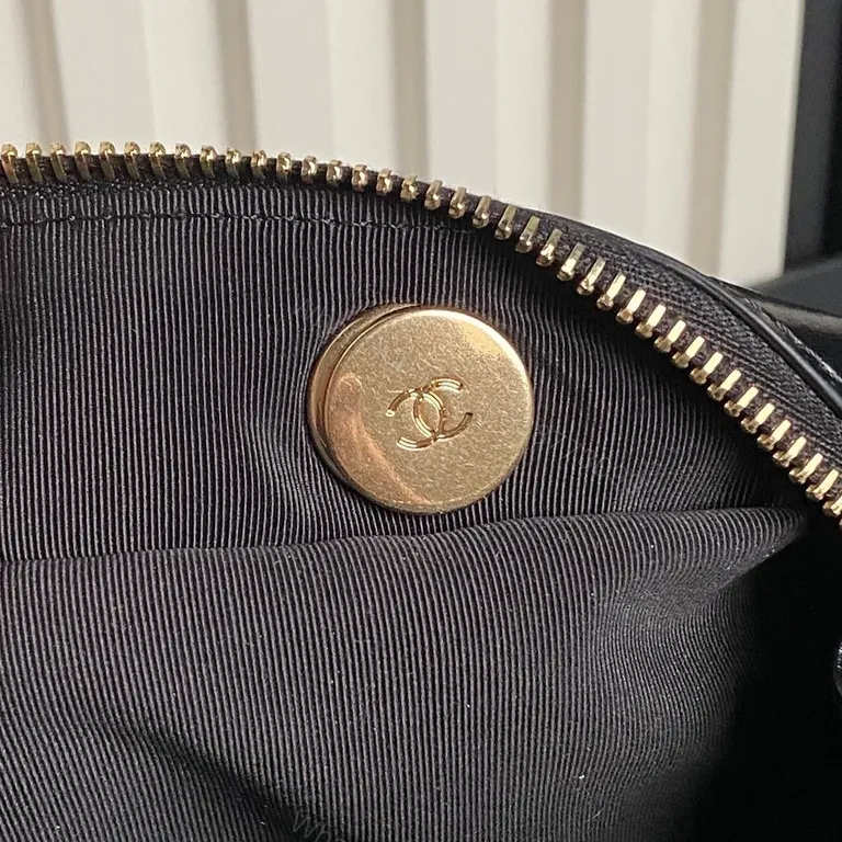View 7 of Chic Quilted Black Chain-Handle Bag: Luxury Everyday