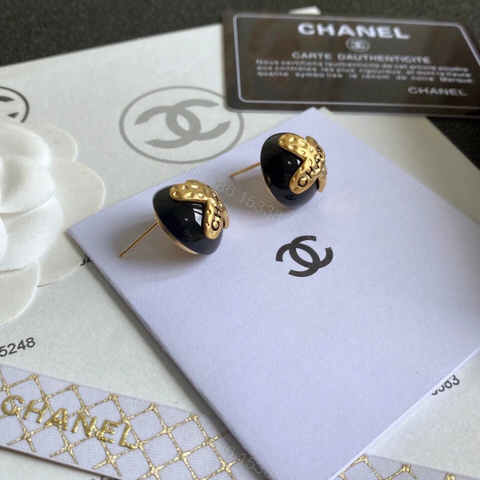 View 3 of EN – Lux Earring Chanel 004