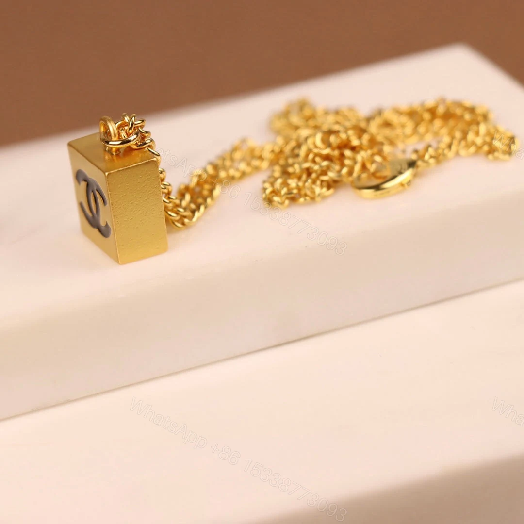View 2 of EN – Lux Necklace CHL038