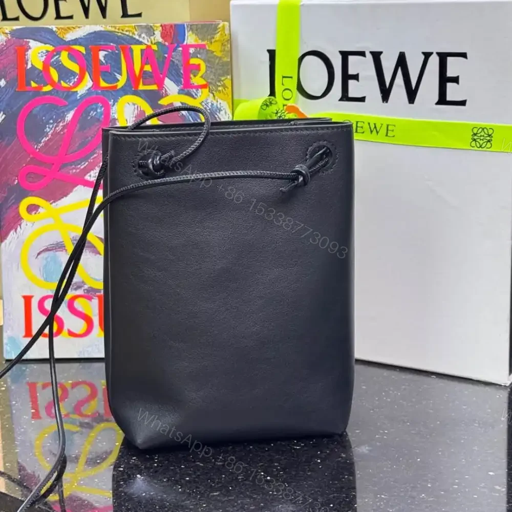 View 2 of 高仿Loewe*Pebble系列1100小牛皮斜跨包黑色免檢版