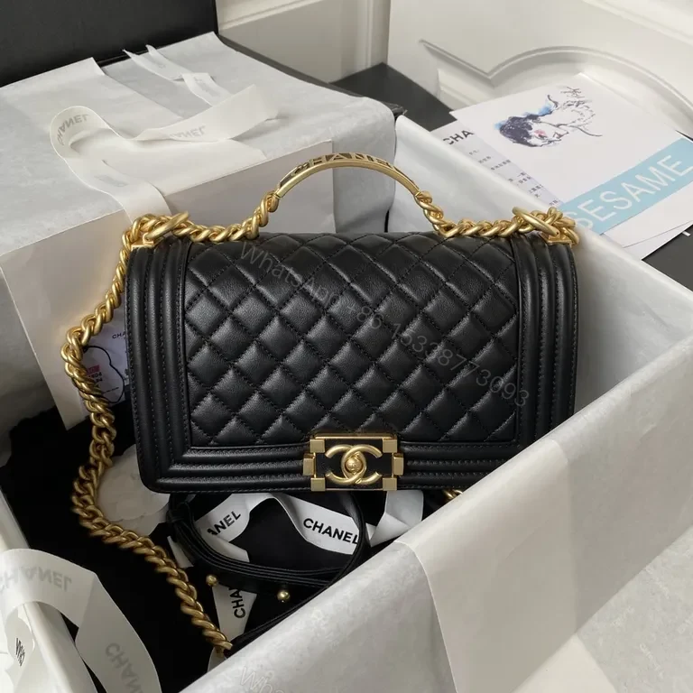 Gold-Chain Quilted Flap Bag: Classic Chic Leather Carryall — view 1