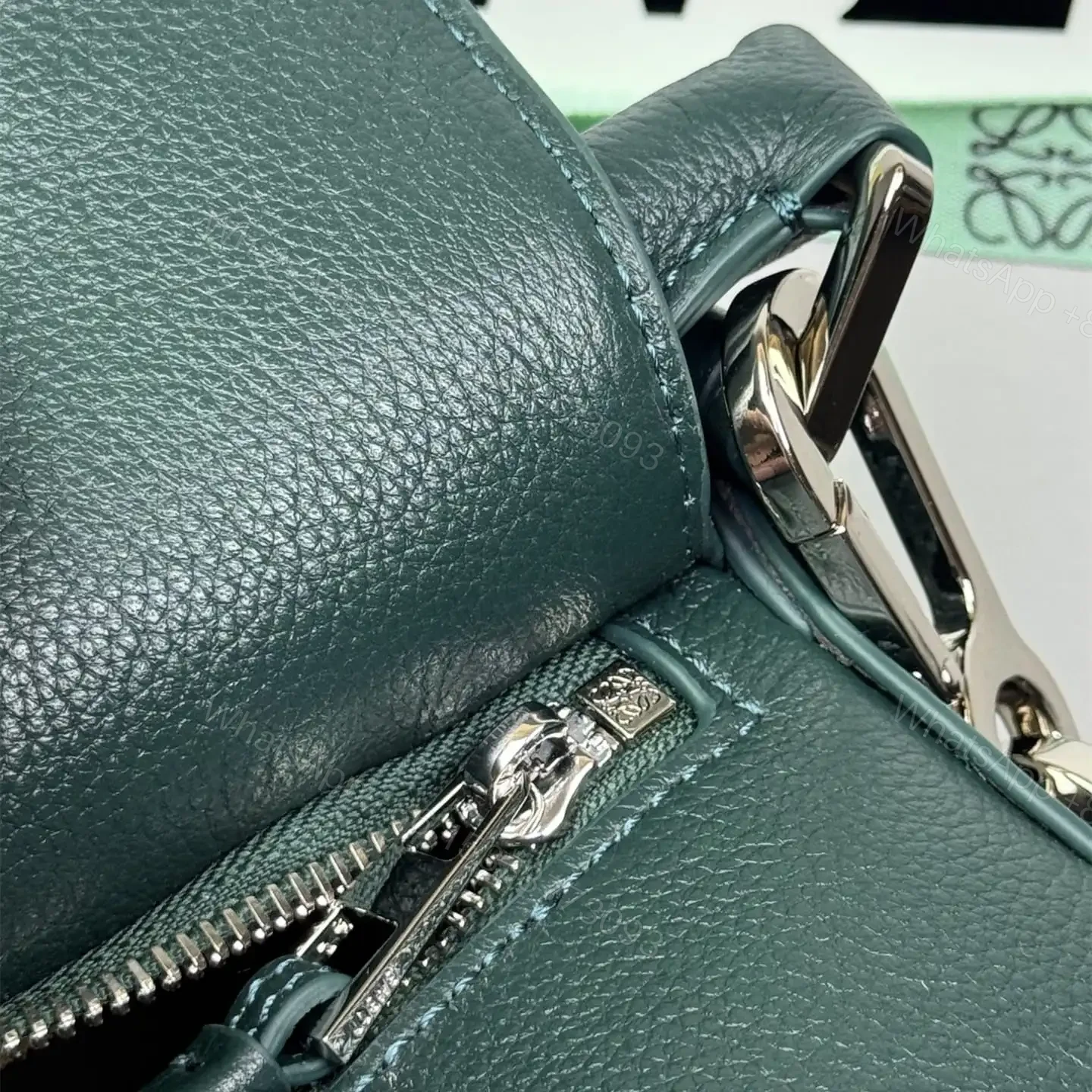 View 10 of 高仿Loewe*Puzzle系列6580鹿皮斜挎包常青綠大號免檢版