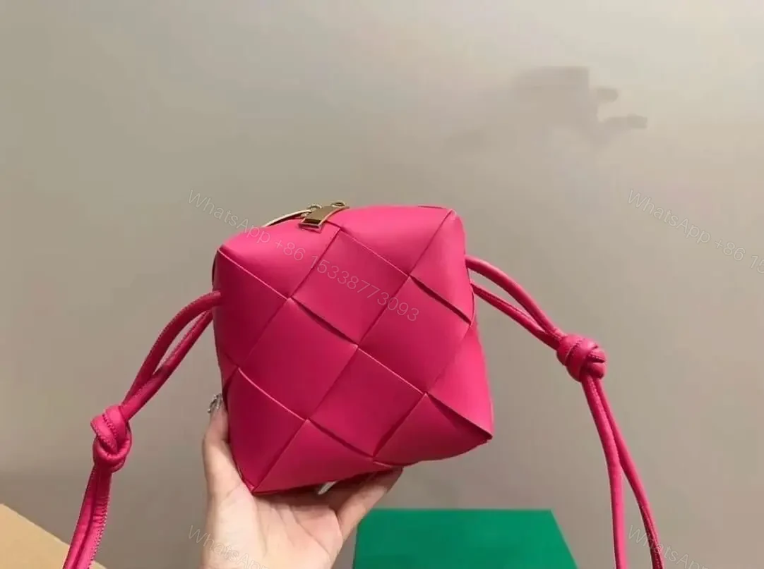 BOTTEGA — view 1