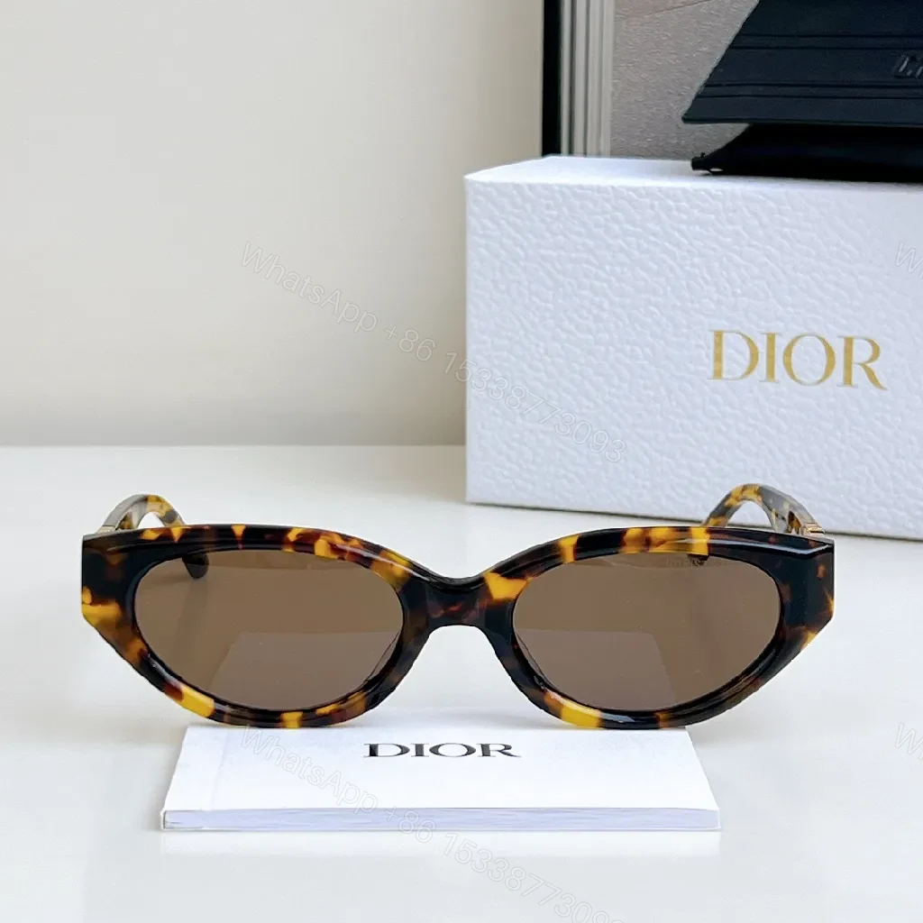 View 5 of Cat-eye Clásico Moderno Boost Sunglasses—Polarized, Gold Accents
