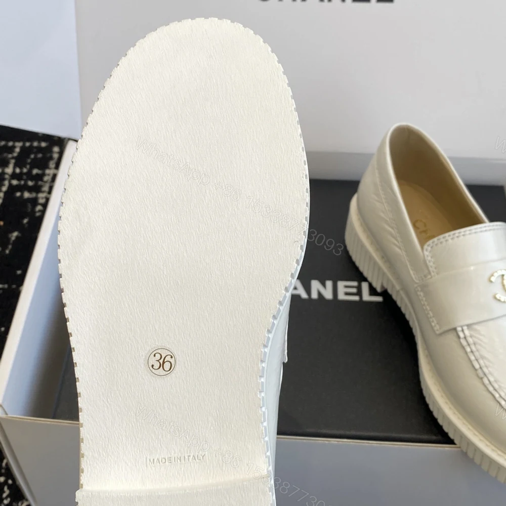 View 9 of 高仿Chanel*25C系列G46112A小牛皮樂福鞋白色免檢版