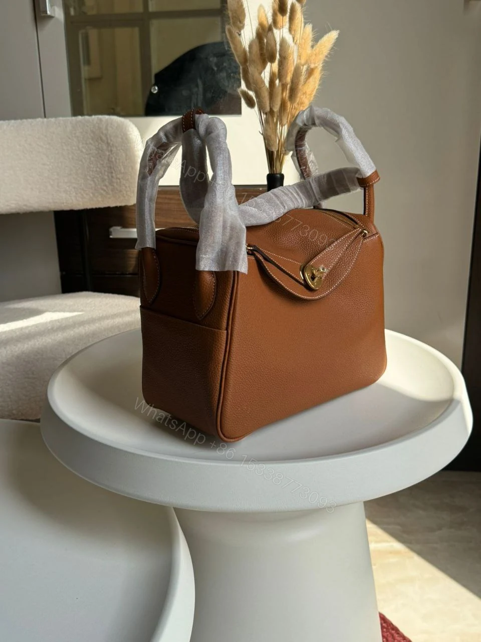 View 9 of HERMÈS Lindy 26 shoulder bag in Beton Evercolor leather