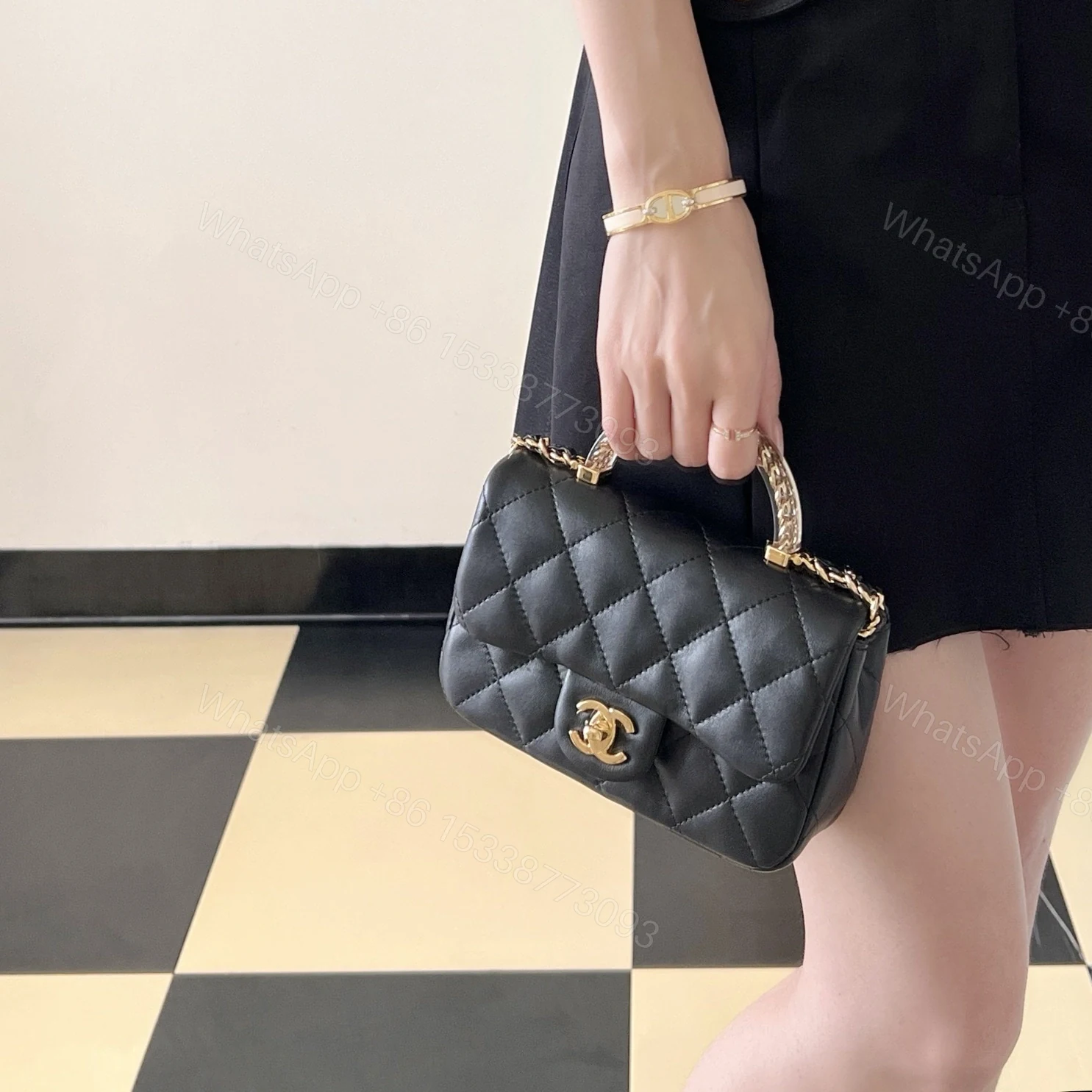 View 20 of 高仿Chanel*24S系列AS4847小羊皮黑色單肩包免檢版