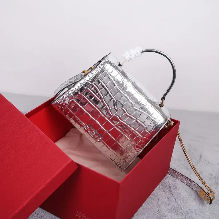 View 5 of Gleaming Croc-Embossed Silver Handbag: Luxe Crossbody Bag