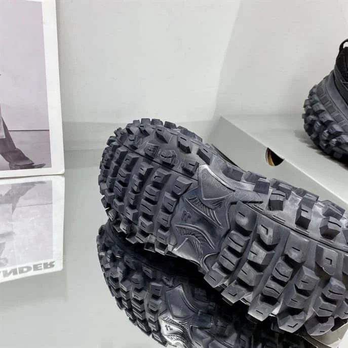 View 6 of BALENCIAGA MEN’S DEFENDER TRAINERS – BB226