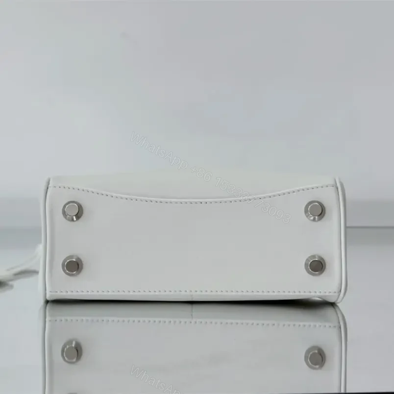 View 4 of 高仿Balenciaga*Rodeo系列4U9001小牛皮手袋白銀Mini免檢版