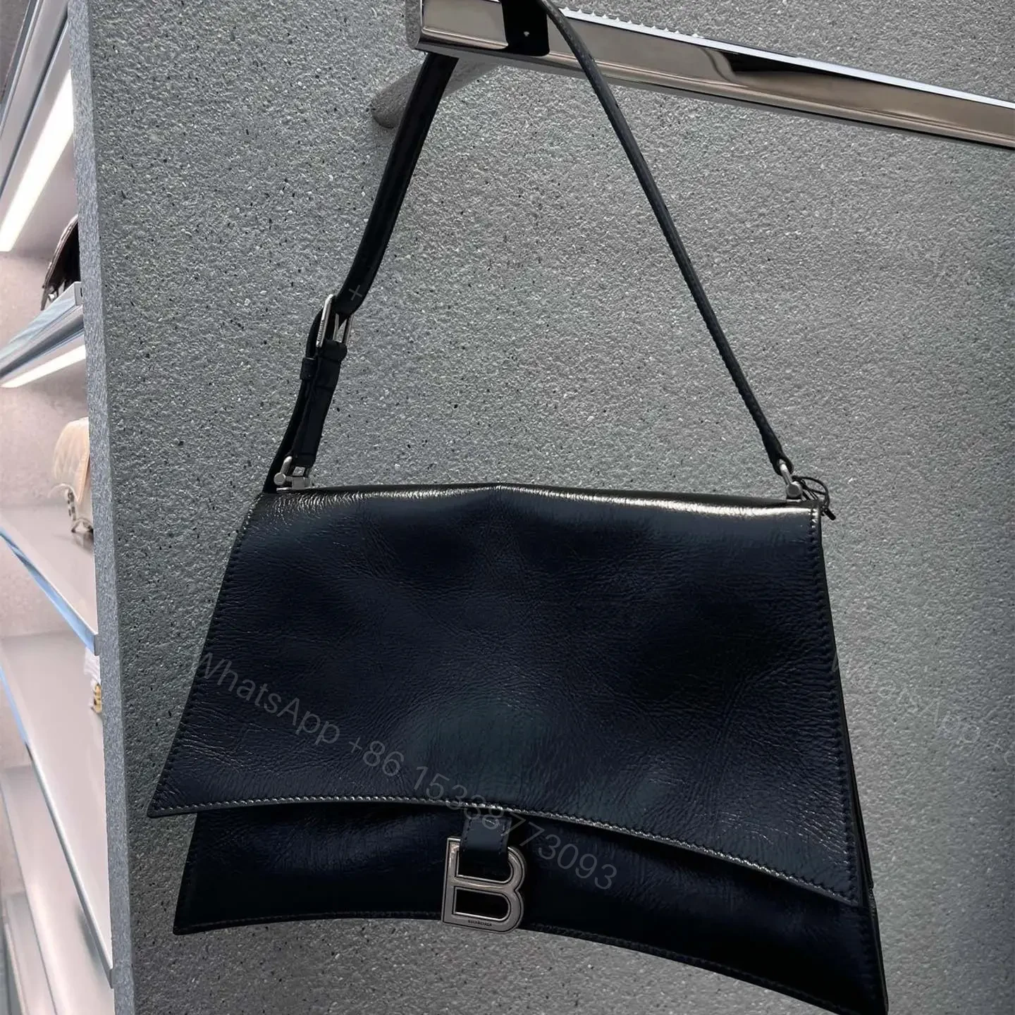 View 16 of 高仿Balenciaga秋季新款Crush單肩包