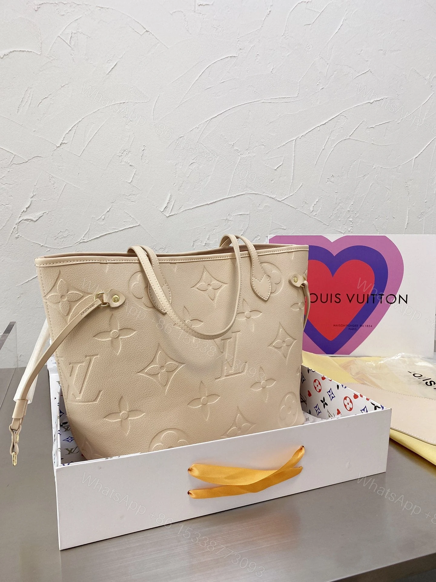 Louis Vuitton Neverfull — view 1