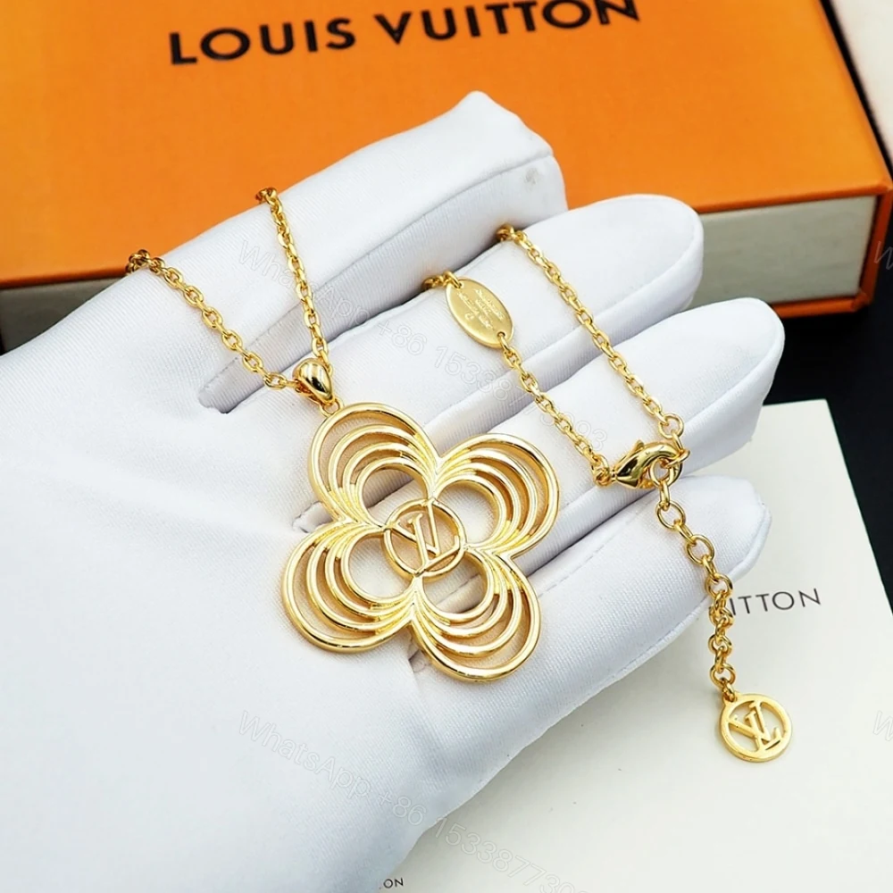 View 5 of LOUIS VUITTON LV BREEZE PENDANT GOLD M02805