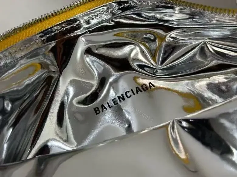 View 7 of Lux Cheese-Onion Crisp Maxi Snack Pack