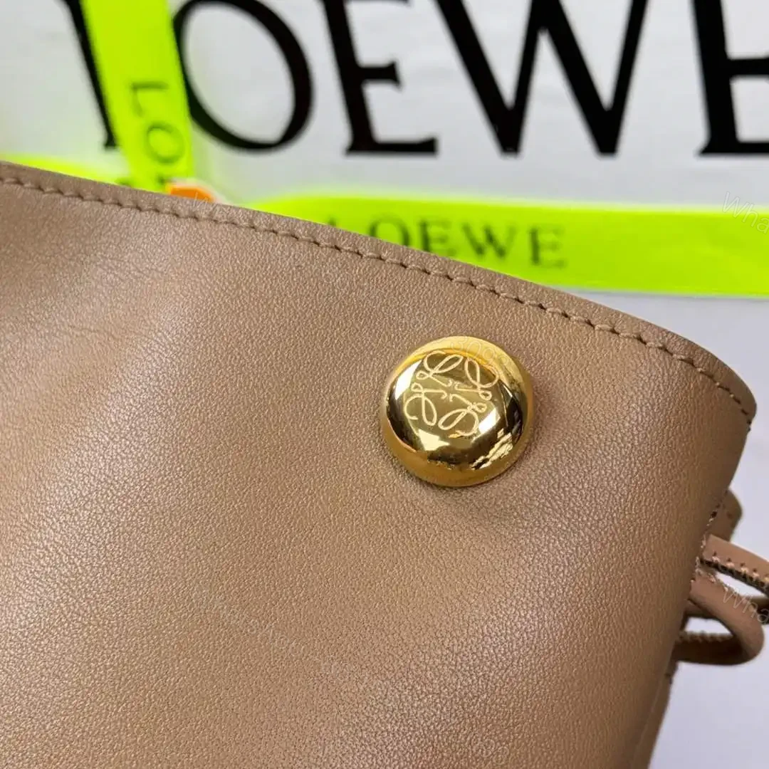 View 11 of 高仿Loewe*Pebble系列3980小牛皮斜跨包橡木色免檢版