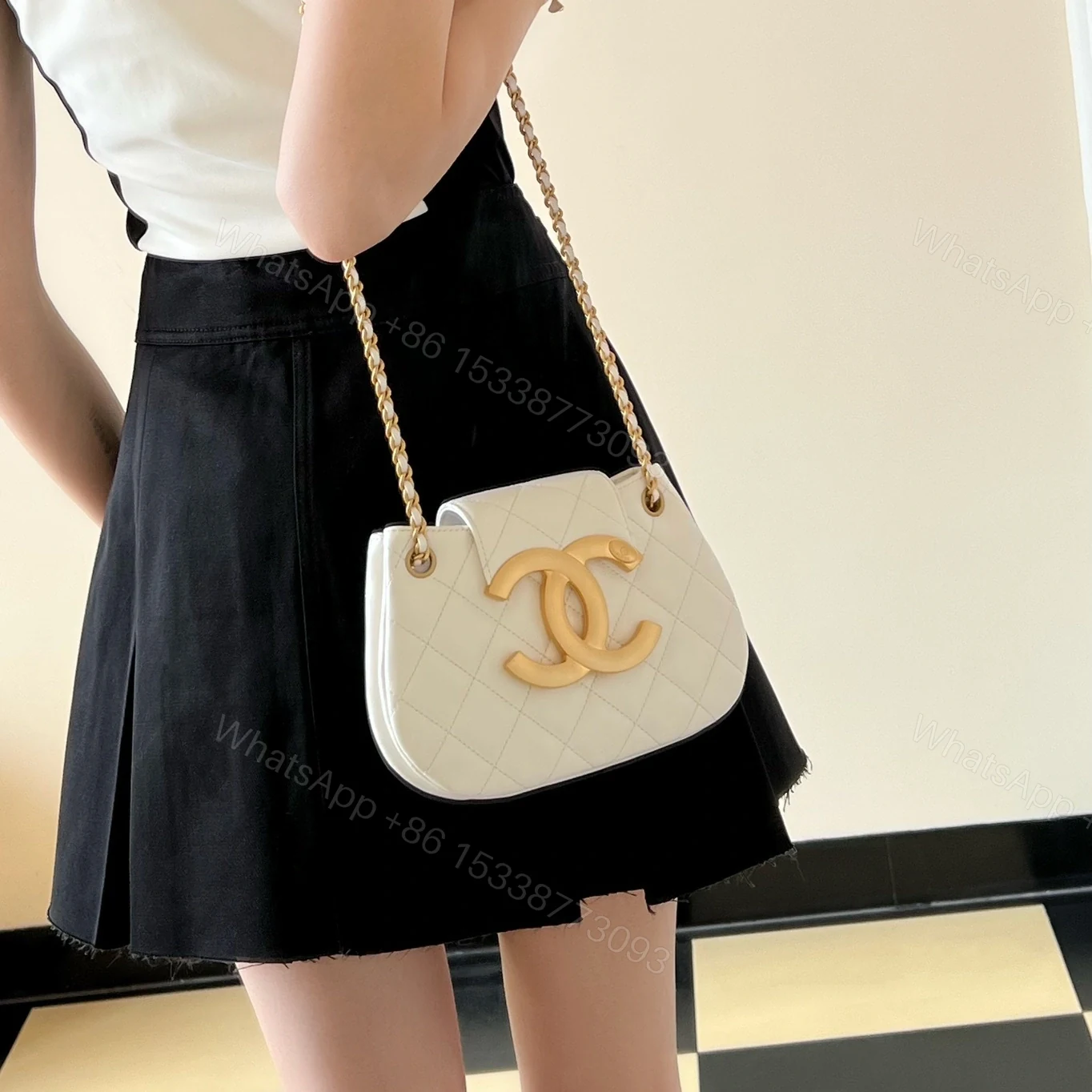 View 20 of 高仿Chanel*24C系列AS4609圓挎包白色小號免檢版