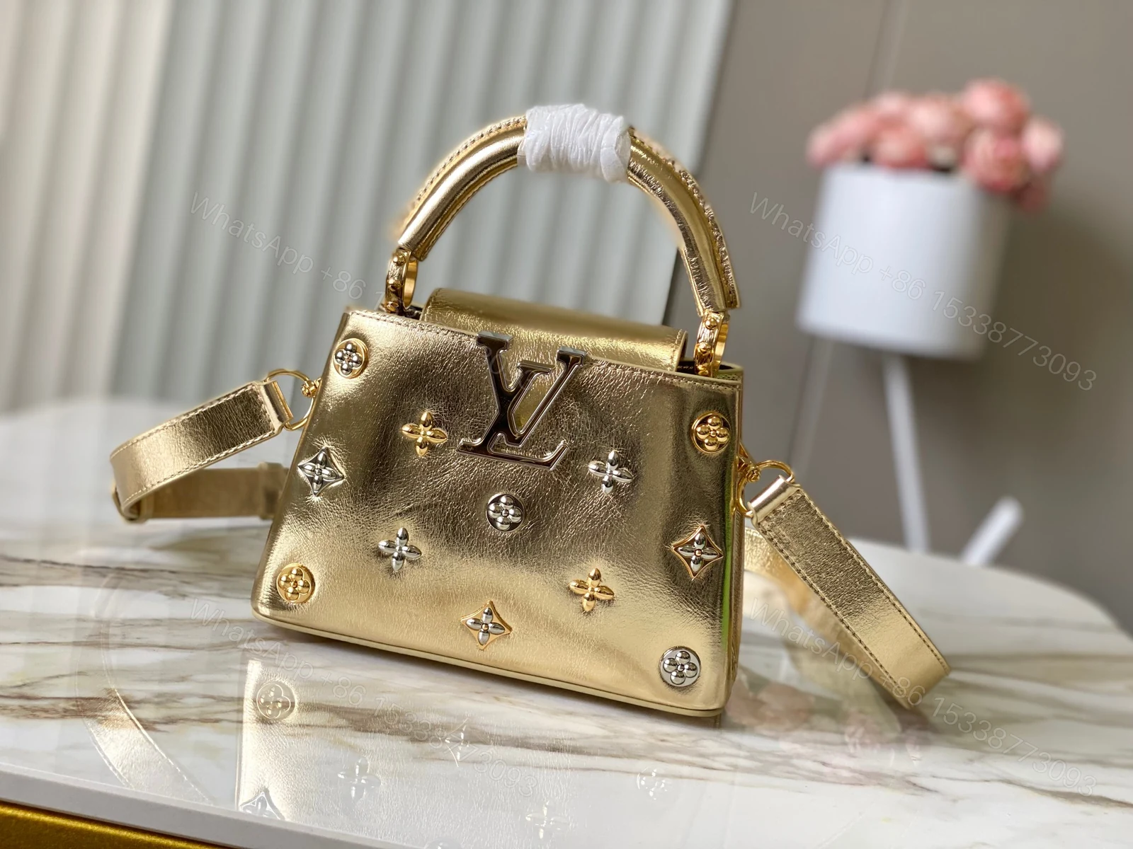 LV 原單 女款 Capucines 迷你手提包 金色金屬設計 高級氣質款 — view 1