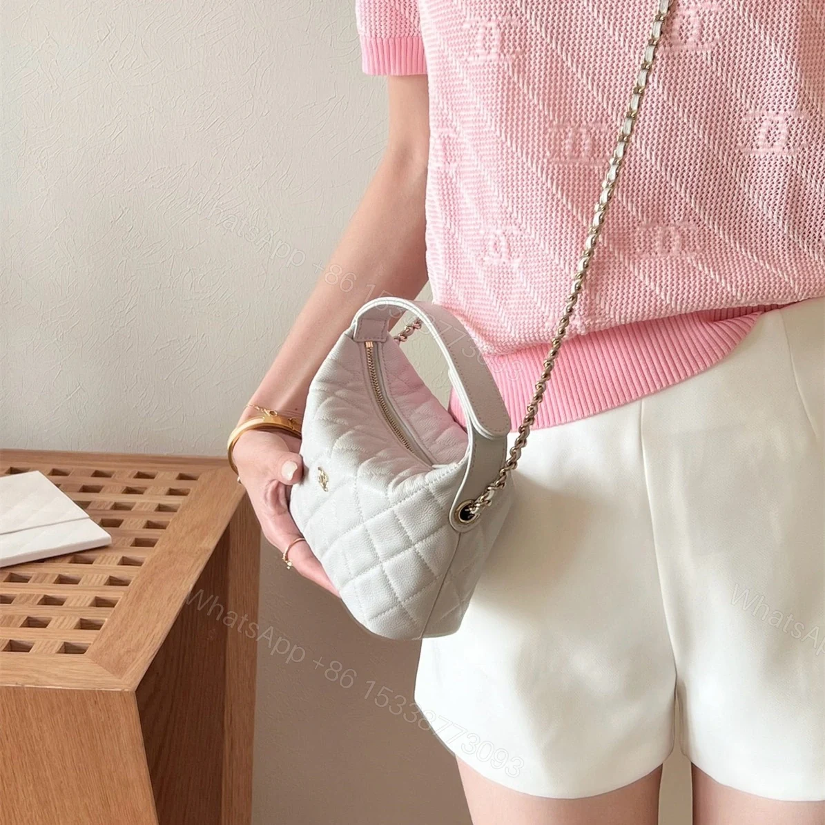 View 12 of 高仿Chanel*25C系列AS4386顆粒面小牛皮飯盒包白色免檢版
