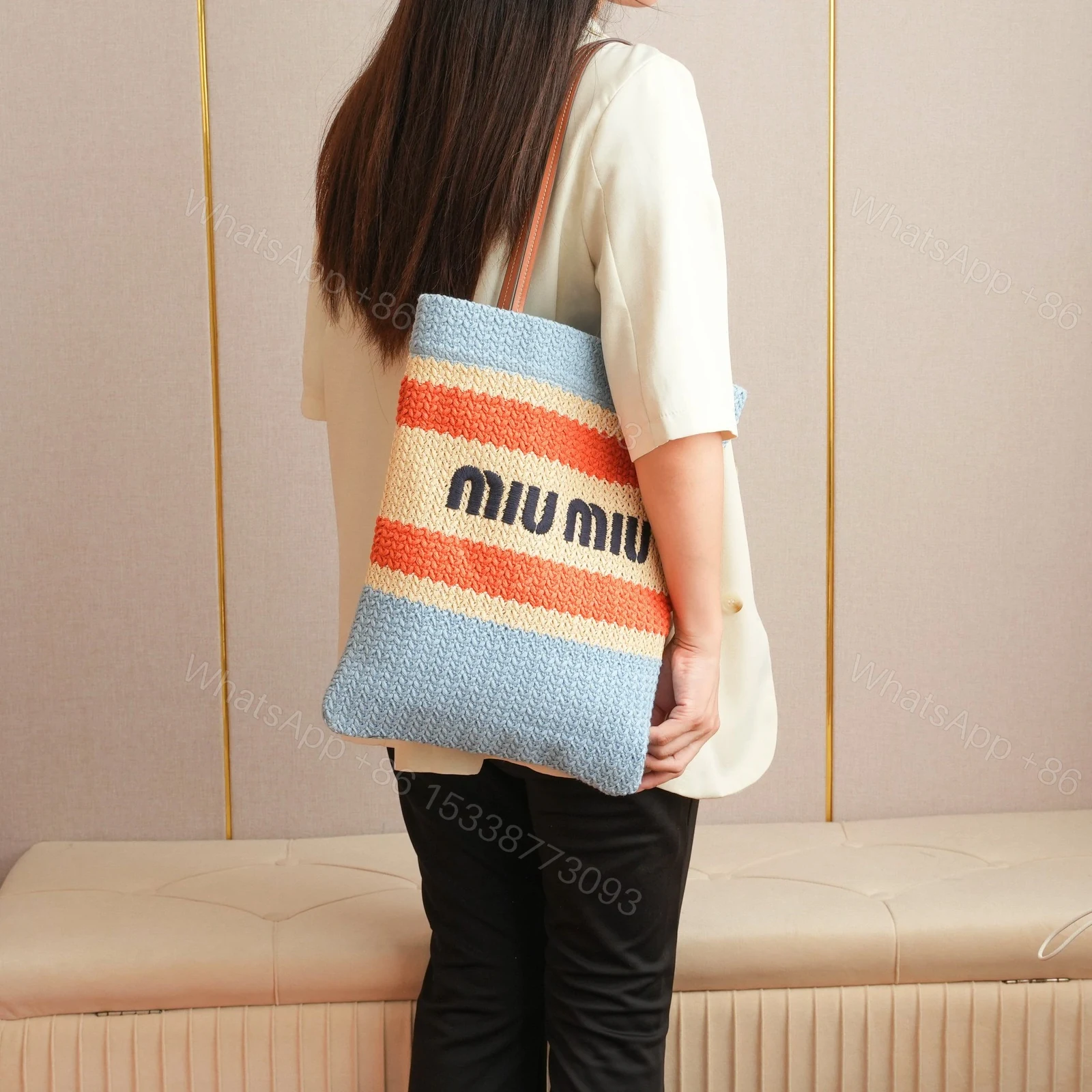 View 10 of 高仿miumiu*5BG248拼色LOGO稻草柳條包藍色免檢版