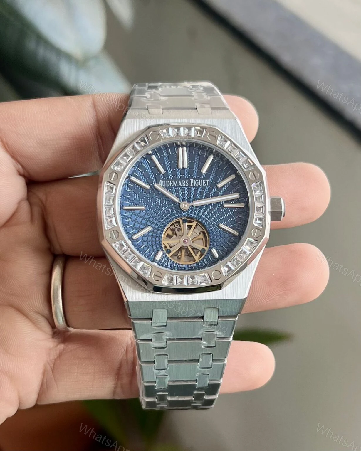 Audemars Piguet Blue Dial White Gold Bracelet Automatic 40mm — view 1
