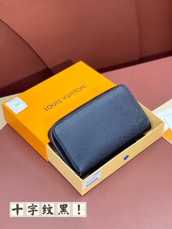 Chic Black Textured Wallet â€” Lux Crosshatch, Compact — view 1