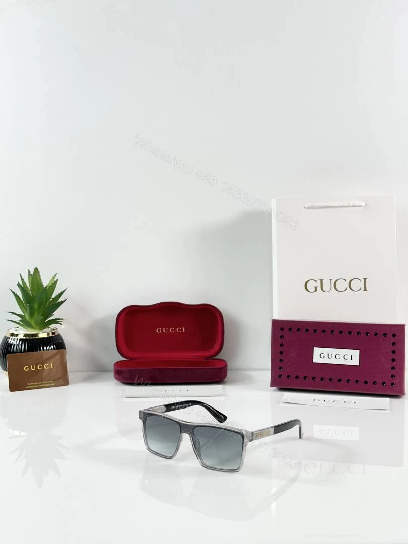 First Copy Gucci Oversized Square Sunglasses Black Frame Gradient Grey Lens — view 1