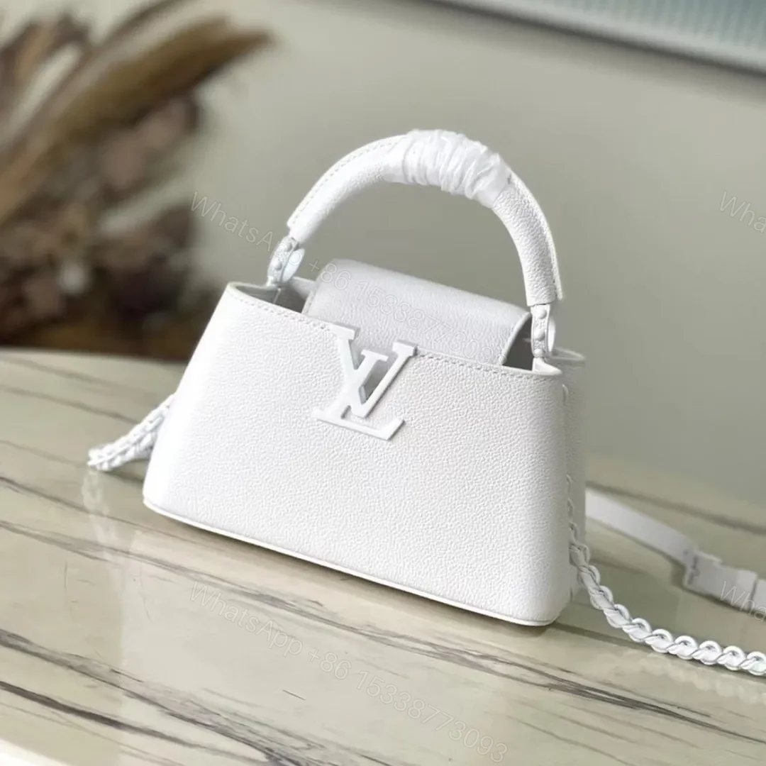 Louis Vuitton LV Capucines Handbags White Leather 21cm — view 1